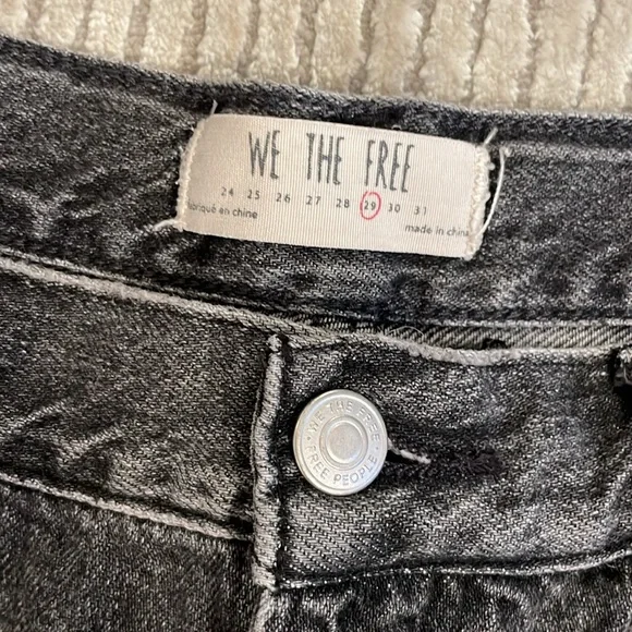 Free People WE THE FREE Jean Shorts in Gray/Washed Black - Size: 29 - Picture 3 of 3